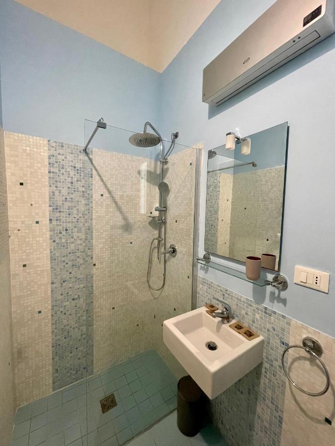4 Balconi Rooms Paladini B&B E Appartamenti Лечче Экстерьер фото
