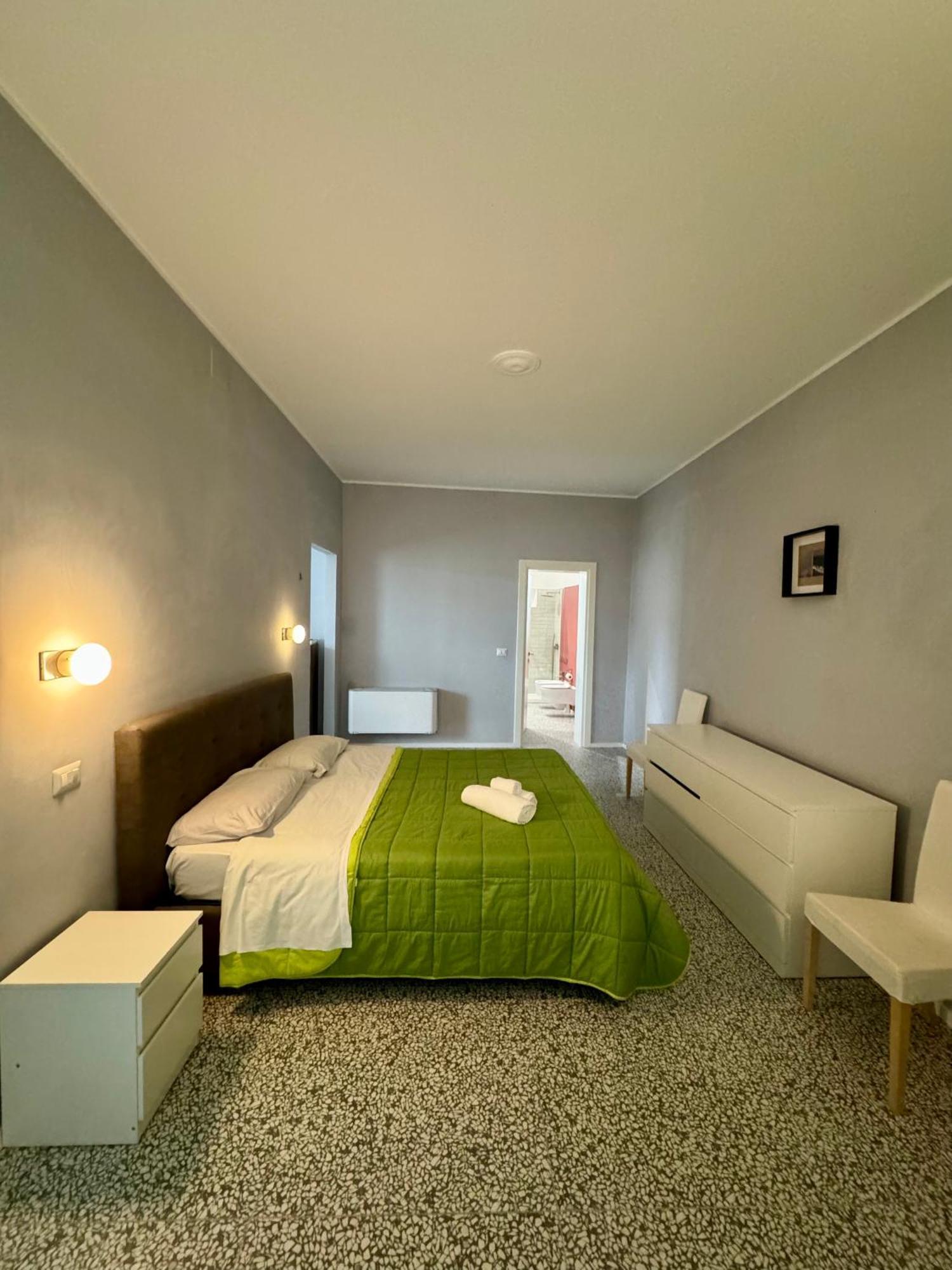 4 Balconi Rooms Paladini B&B E Appartamenti Лечче Экстерьер фото