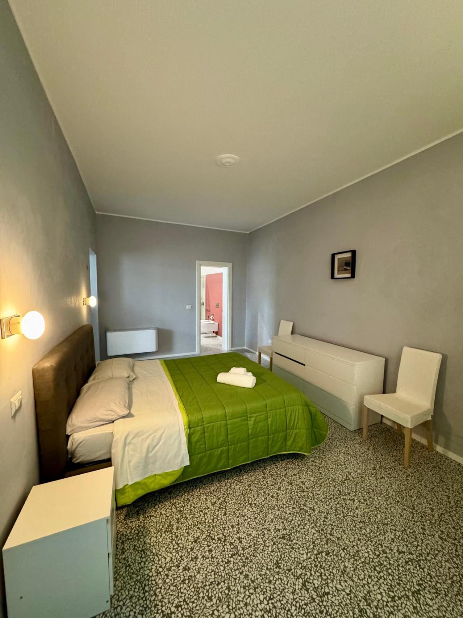 4 Balconi Rooms Paladini B&B E Appartamenti Лечче Экстерьер фото